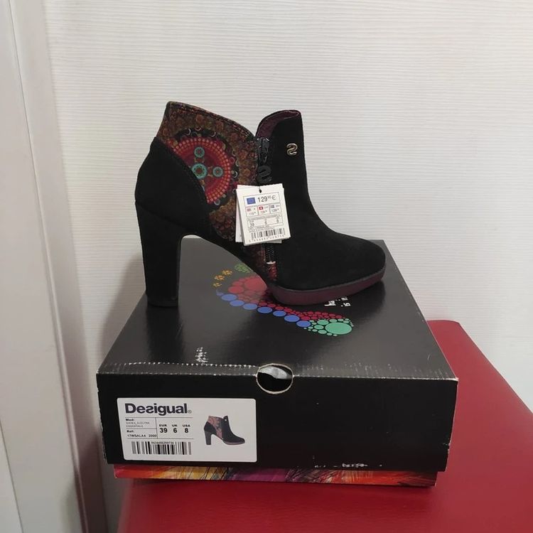 Immagine di Black Ankle Boots With Patterned Fabric Detail 8